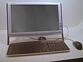 一體化個人電腦是一種把機箱（包括內部的微處理器、主機板、硬碟等組件）、喇叭、網路攝影機及顯示器等整合為一體的桌上型電腦。