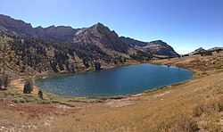 2013-09-18 14 32 43 Panorama západ-jihozápad směrem k jezeru Favre z stezky Favre Lake Trail v Kleckner Canyon, Nevada.jpg