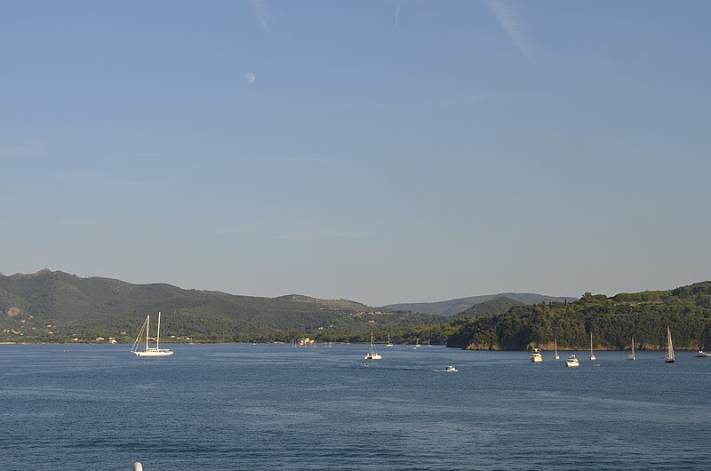 File:2014 Bay of Portoferraio.JPG