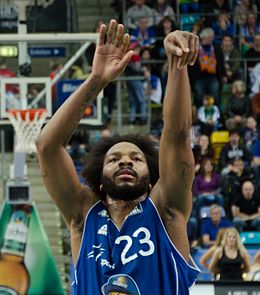 2015-03-01 Fraport Skyliners contre Mitteldeutscher BC 34 par Michael Frey.jpg