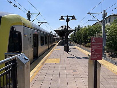 How to get to Apu / Citrus College Station with public transit - About the place