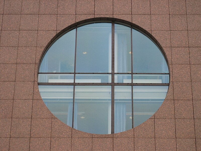 File:A window in Aker Brygge, Oslo N.jpg