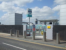 Abbey Road-stn-sude entrance.jpg