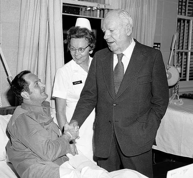 Pat O'Brien visiting Fitzsimons Army Medical Center in 1972