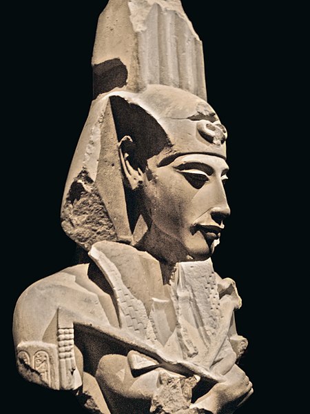 File:Akhenaten - Ajenatón.jpg