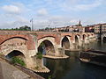 Pont vieux d'Albi mêlant pierre et brique.