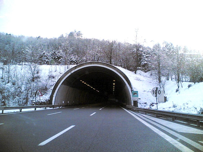 File:Alessandria-L'autostrada A-26-tratto appenninico.jpg