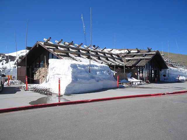 File:Alpine_Visitor_Center.jpg