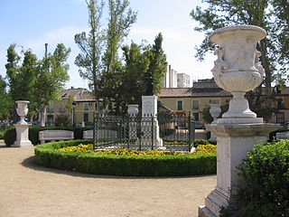 Estatua y Jarrones de Isabel II / Isabella II's Statue and Vases