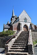 L'église et son escalier d'accès.