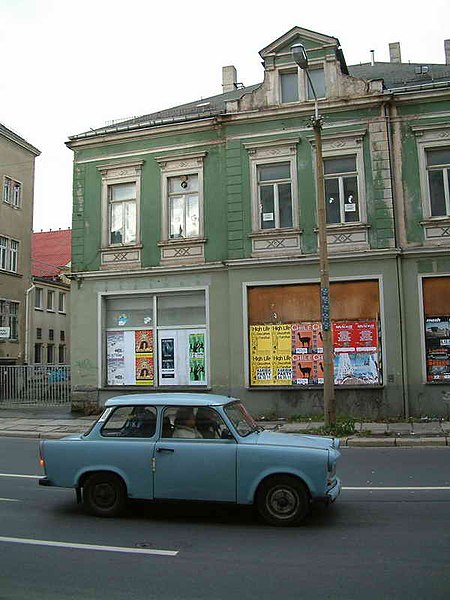 File:Automobiles in Chemnitz - gravitat-OFF - alt Chemnitz02 046.jpg