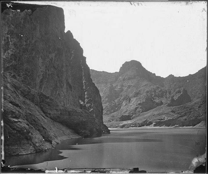 File:BLACK CANYON, LOOKING BELOW, NEAR CAMP 8, COLORADO RIVER - NARA - 524177.jpg