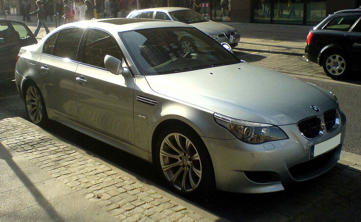 File:BMW M5 (E60) silver vr.jpg - Wikimedia Commons