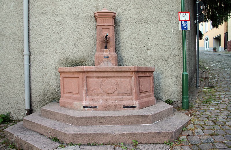 File:Baden-Baden-Stockbrunnen-04-Burgstr-2020-gje.jpg