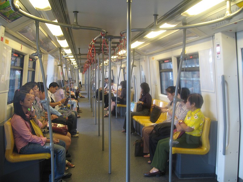 800px-Bangkok_Skytrain_interior.JPG