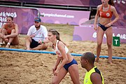 Deutsch: Beachhandball bei den Olympischen Jugendspielen 2018; Tag 6, 12. Oktober 2018; Mädchen, Hauptrundenspiel – Ungarn-Niederlande 2:1 English: Beach handball at the 2018 Summer Youth Olympics at 12 October 2018 – Girls Main Round – Hungary-Netherlands 2:1