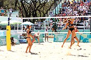 Deutsch: Beachvolleyball bei den Olympischen Jugendspielen 2018; Tag 9, 15. Oktober 2018; Mädchen, Viertelfinale: USA-Spanien 2–1 (21–19/17–21/15–9) English: Beach volleyball at the 2018 Summer Youth Olympics at 15 October 2018 – Girls Quarterfinals: USA-Spain 2–1 (21–19/17–21/15–9)