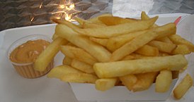 Бельгийский картофель фри с андалузским соусом