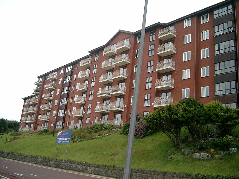 File:Benkid77 Retirement Apartments, Colwyn Bay 220709.JPG