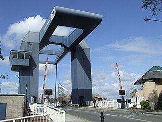 <span class="mw-page-title-main">A1206 road (Great Britain)</span> Road around the Isle of Dogs, in the east of London, England