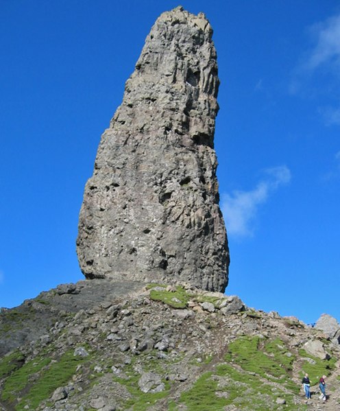 File:Bodach an Stoir (The Old Man of Storr) - geograph.org.uk - 747492.jpg