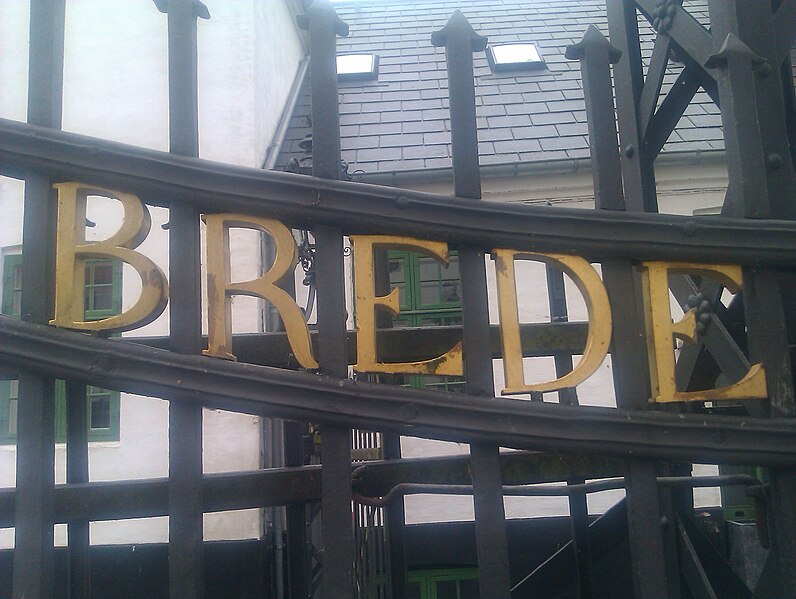 File:Brede Works - Main gate- Brede.jpg