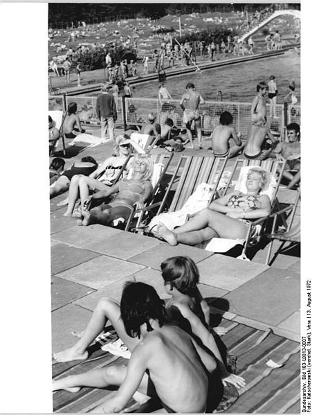 File:Bundesarchiv Bild 183-L0813-0007, Berlin, Pankow, Freibad.jpg