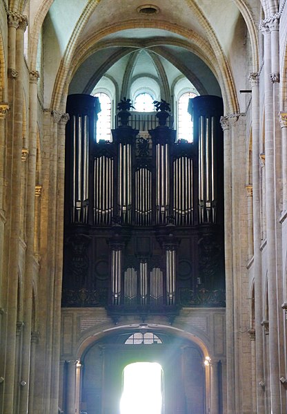 File:Caen Abbaye aux Hommes Église Saint-Étienne Innen Langhaus Orgel 3.jpg