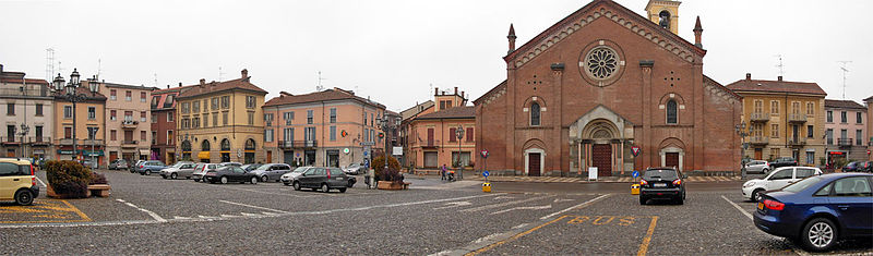 File:CastelnuovoScrivia piazza p.jpg