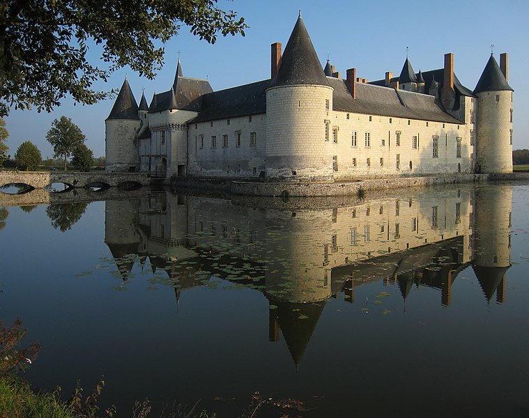 File:Castle Plessis Bourre 2007 02-denoised.jpg