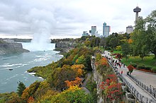 Niagara Falls is a major tourist destination, situated at the southeastern portion of the Golden Horseshoe. Cataratas del Niagara 31.jpg