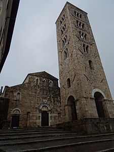 Cattedrale di Santa Maria (Anagni) con campanile.JPG