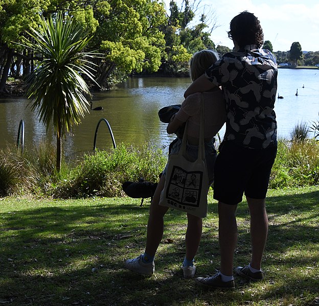 File:Centennial Park couple 001.jpg