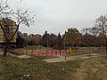 Naselje Cerak vinogradi, pogled (18.11.2018.) sa donjeg platoa i pogled ka igralištu i zgradama u ulici Lipa i Crvenih hrastova
