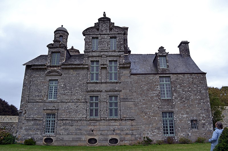 File:Château de Maillé Plounévez-Lochrist 05.JPG