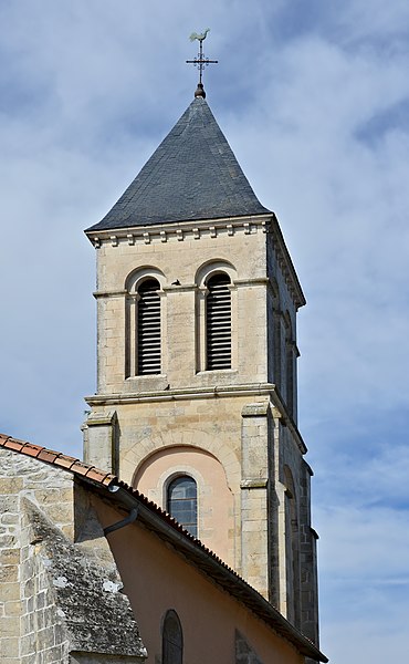 File:Champagné-St-Hilaire Église Clocher 2014.jpg