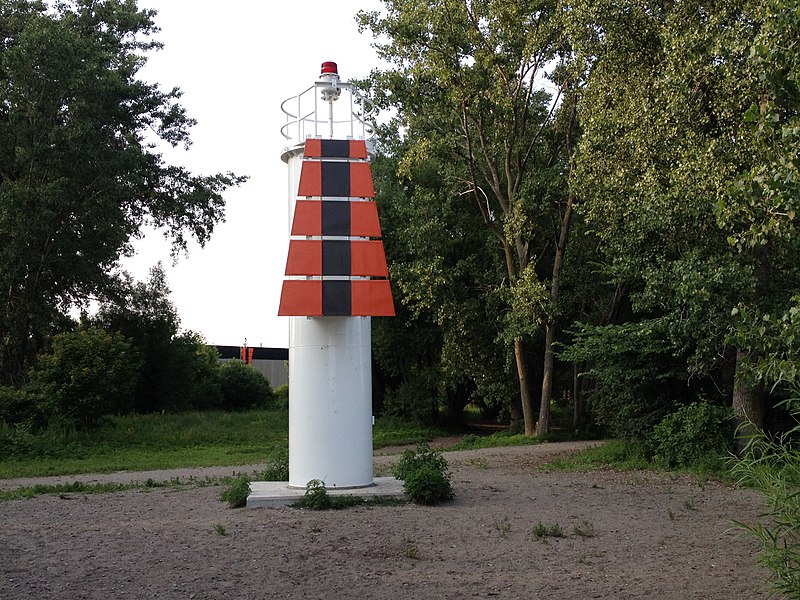 File:Cherry Beach Lighthouse Toronto.jpg