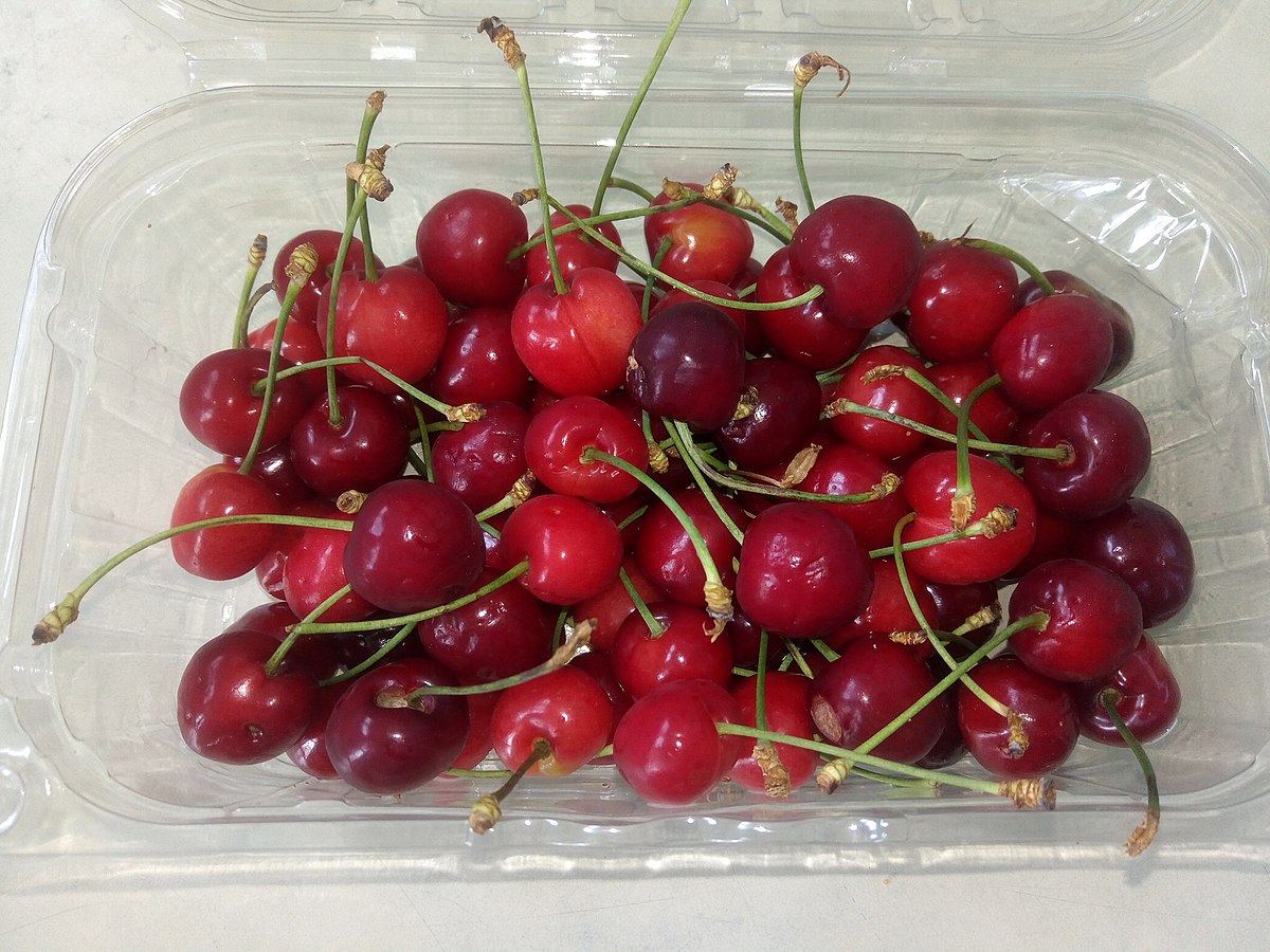 Some cherries. Черешня Ингрид.