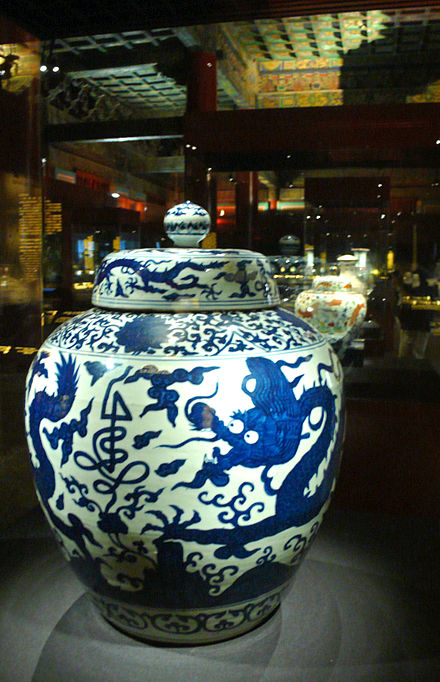 A blue and white porcelain vase with cloud and dragon designs, marked with the word "Longevity" (寿), Jiajing period of Ming dynasty