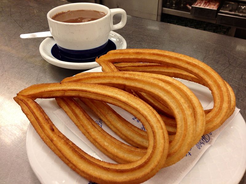 Chocolate + churro = 🤎 Para los amantes del dulce. 📍Churrería Manolo