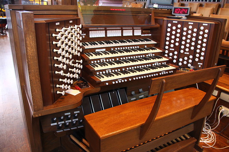 File:Church-Pipe-Organ-6138.jpg