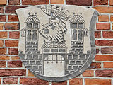 1=Herb of town on the wall of the City hall in Sandomierz}} Polski: Herb miasta na ratuszowej ścianie w Sandomierzu