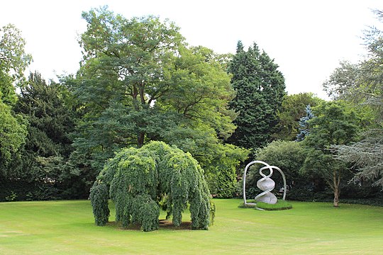 File:Clare College Memorial Court 06.JPG(8.39 MB, 17.92 MP)