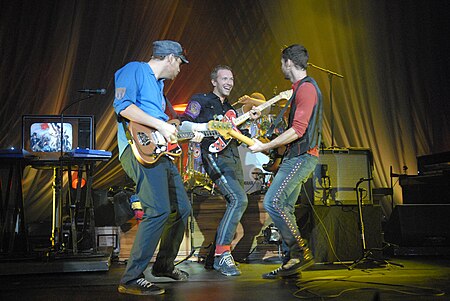 Tập_tin:Coldplay_performs_for_Nissan_Live_Sets_2.jpg