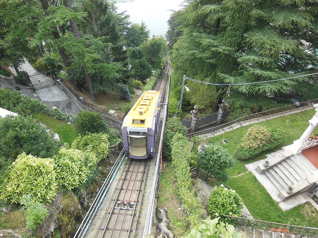 Como–Brunate funicular October 2012 07