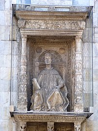 Статуа на Плиниј Помладиот