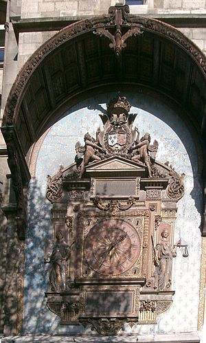 Conciergerie Uhr1.JPG