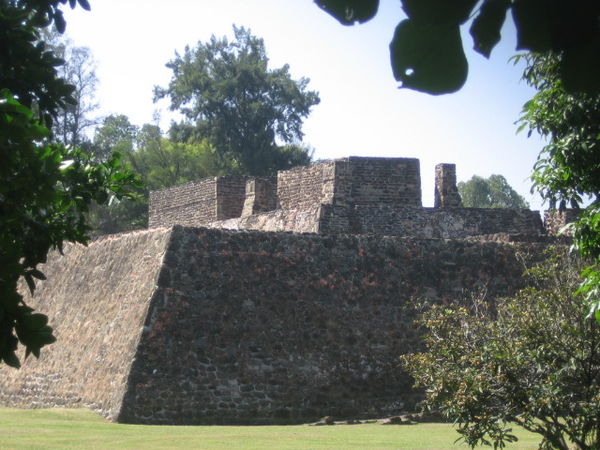 View of the Great Platform, which once supported the twin temples of Tlaloc and Huitzilopochtli Cuernavaca Teopanzolco.JPG