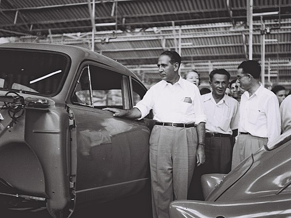 Impellitteri on visit to car factory, Haifa 1952