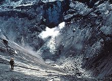 Johnston dans le cratère du mont Saint Helens.